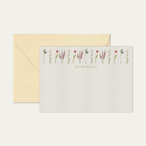 Papel de carta personalizado com ilustração de flores e envelope bege