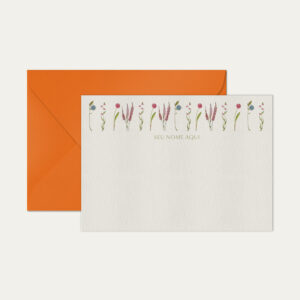 Papel de carta personalizado com ilustração de flores e envelope laranja