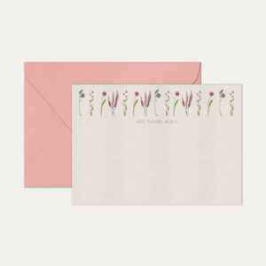 Papel de carta personalizado com ilustração de flores e envelope rosa bebe