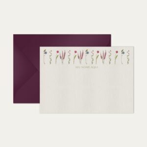 Papel de carta personalizado com ilustração de flores e envelope vinho