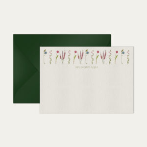 Papel de carta personalizado com ilustração de flores e envelope verde escuro