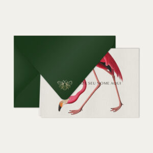 Papel de carta personalizado com ilustração de flamingo e envelope verde escuro