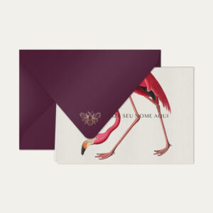 Papel de carta personalizado com ilustração de flamingo e envelope vinho