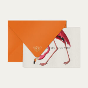 Papel de carta personalizado com ilustração de flamingo e envelope laranja