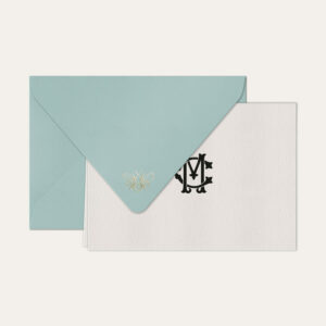 Papel de carta personalizado com monograma clássico em preto e envelope azul bebe
