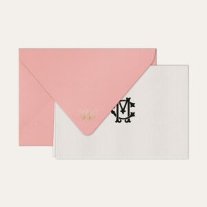 Papel de carta personalizado com monograma clássico em preto e envelope rosa bebe