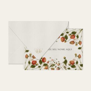 Papel de carta personalizado com ilustração de morangos e envelope branco