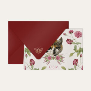 Papel de carta personalizado com ilustração de gatinho com flores e envelope bordo