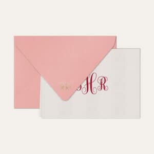 Papel de carta personalizado com monograma calligraphy em bordo e envelope rosa bebe