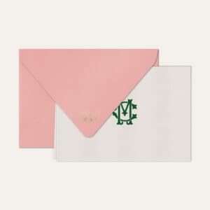 Papel de carta personalizado com monograma clássico em verde escuro e envelope rosa bebe