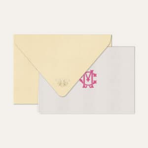 Papel de carta personalizado com monograma clássico em pink e envelope bege