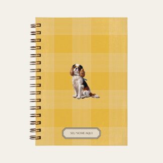 Planner personalizado com estampada xadrez amarelo com ilustração de cachorro cavalier king charles Colmeias Design