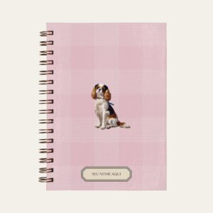 Planner personalizado com estampada xadrez rosa com ilustração de cachorro cavalier king charles Colmeias Design